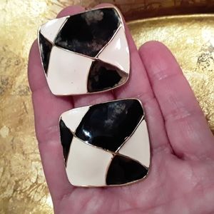 2/$30💫 80s Earrings Irregular Domed Square, Black White Gold, pierced